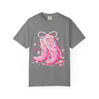 Stylish Unisex Graphic Tee Featuring Pink Cowgirl Boots, Perfect for Country Lovers, Festivals, Birthdays, Gifts, Western Theme