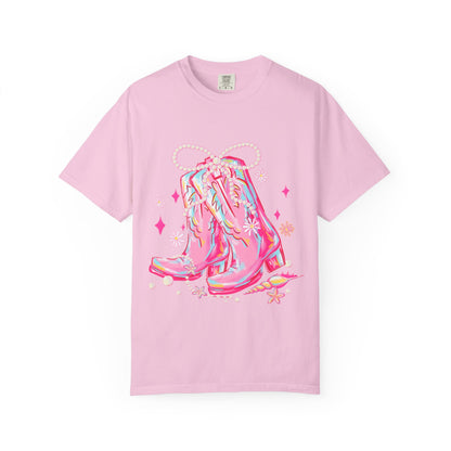 Stylish Unisex Graphic Tee Featuring Pink Cowgirl Boots, Perfect for Country Lovers, Festivals, Birthdays, Gifts, Western Theme