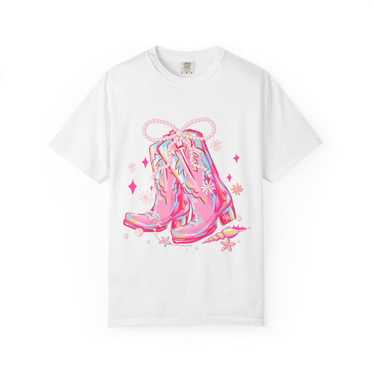 Stylish Unisex Graphic Tee Featuring Pink Cowgirl Boots, Perfect for Country Lovers, Festivals, Birthdays, Gifts, Western Theme
