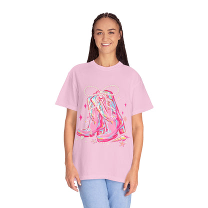 Stylish Unisex Graphic Tee Featuring Pink Cowgirl Boots, Perfect for Country Lovers, Festivals, Birthdays, Gifts, Western Theme